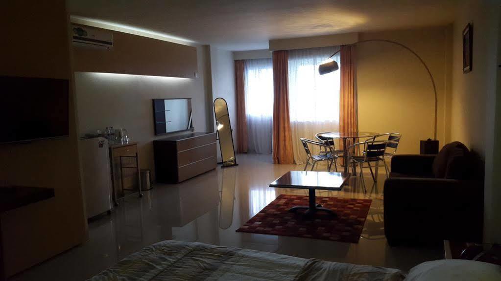 Jhoanie Hotel Tomohon Extérieur photo