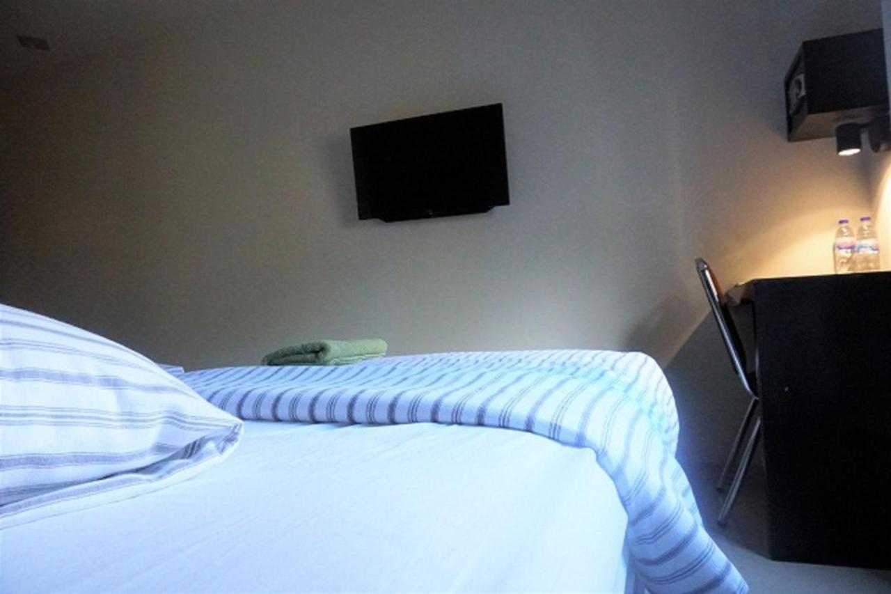 Jhoanie Hotel Tomohon Extérieur photo
