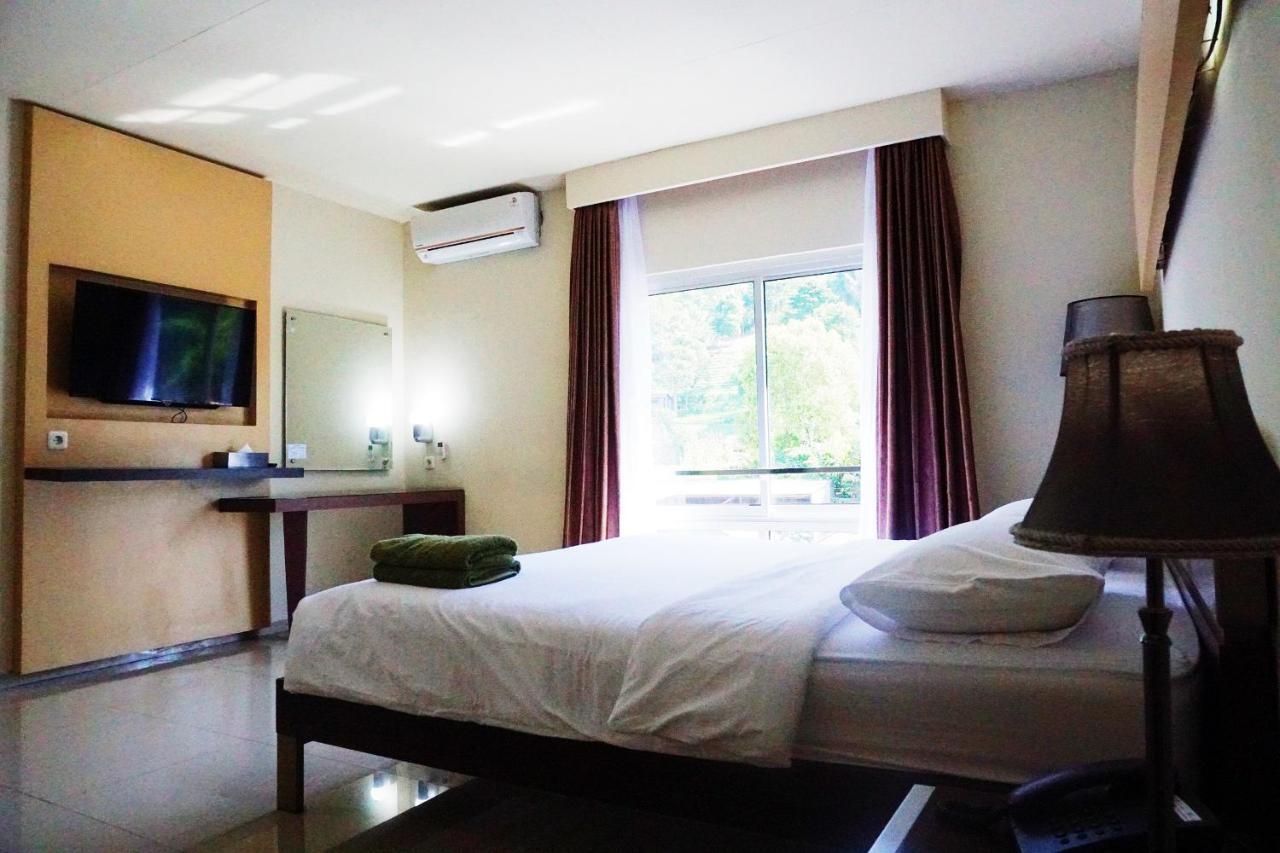 Jhoanie Hotel Tomohon Extérieur photo